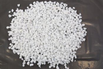 Грунт природный Gloxy Маскат 2-3 мм. 5 кг. Натуральный природный грунт. Применяется в аквариумистике, террариумистике, флористике. Перед использованием рекомендуется ополоснуть водой.