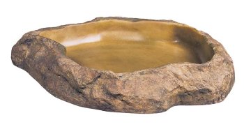 Кормушка-камень пластиковая для террариума средняя Exo Terra Поилка-камень пластик для террариума, натуральный внешний вид позволяет использовать в террариуме любого типа.